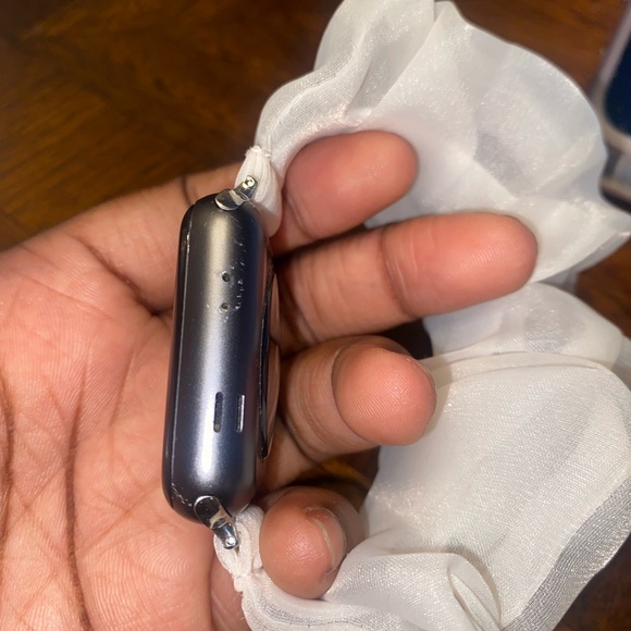 Series 3, Apple Watch 42MM - Picture 10 of 11